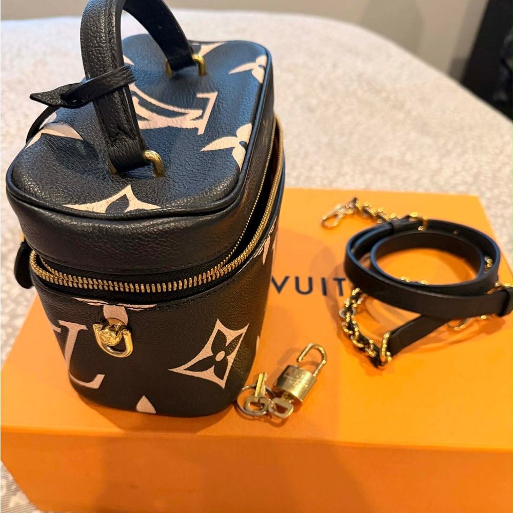 Louis Vuitton Black and Cream vanity Bag - Picture 7 of 8